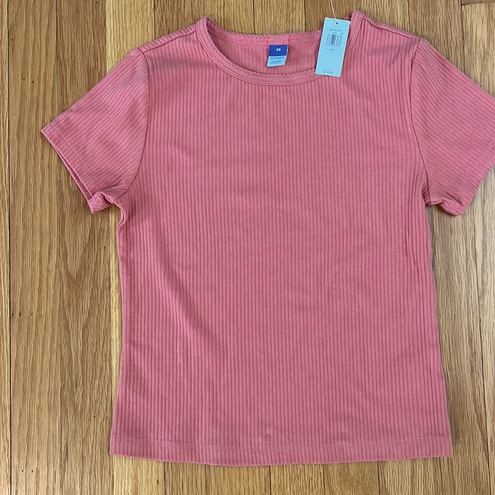 Ribbed-knit coral color t-shirt perfect for summer. Size S NWT